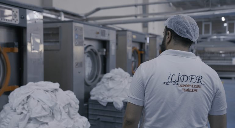 Kurumsal İşletmelerde Tekstil Yönetimi Neden Stratejik Bir Süreçtir?